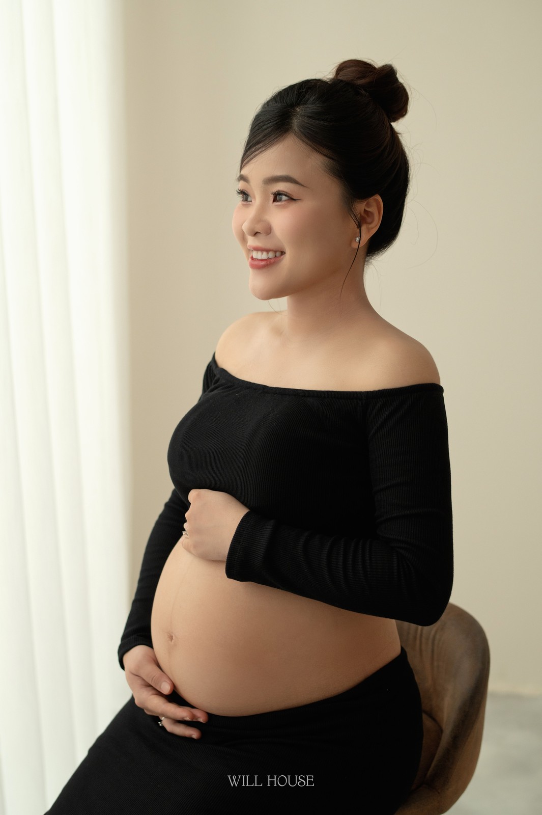 Ảnh mẹ bầu chụp tại studio Cần Thơ, phong cách tối giản và tinh tế